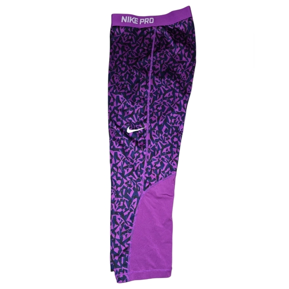 Nike Pro Capri Leggings - Picture 3 of 5